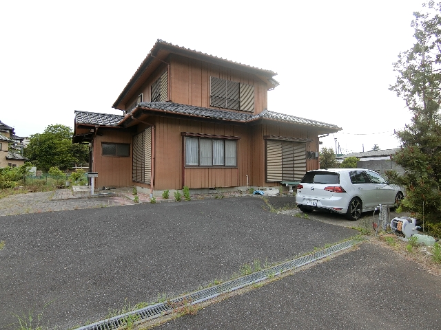 この住宅建築部分周囲だけで約150坪です。|成田市土屋882-5 売土地