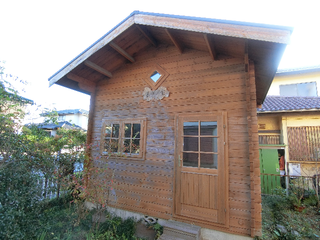 庭にログハウスがあります|印旛郡栄町酒直台1-15-4 中古一戸建て