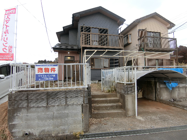 建物の前にも1台分の駐車場があります。｜成田市成井425-14　中古一戸建て